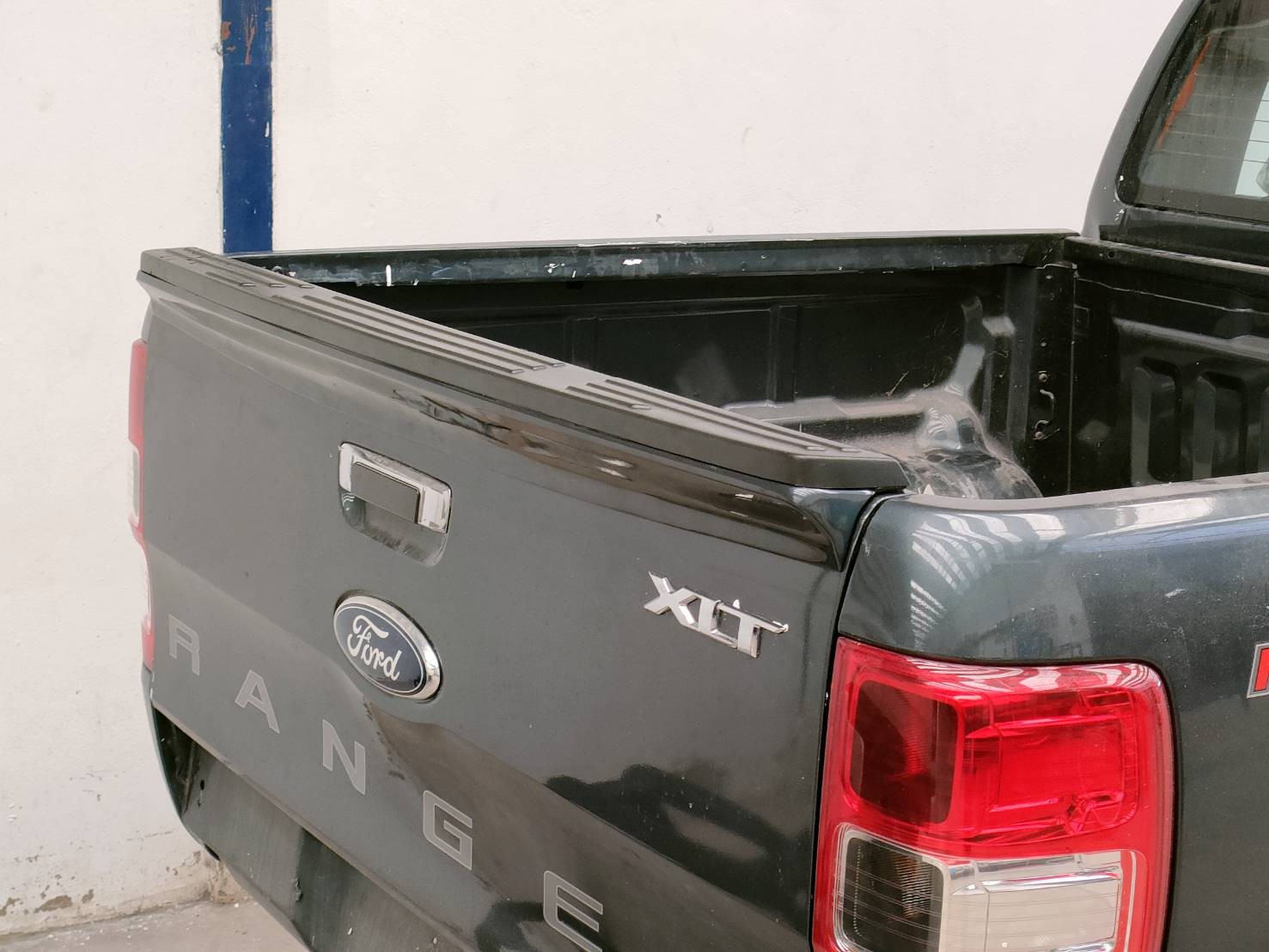 สปอยเลอร์ฝาท้ายกระบะ (V.1)