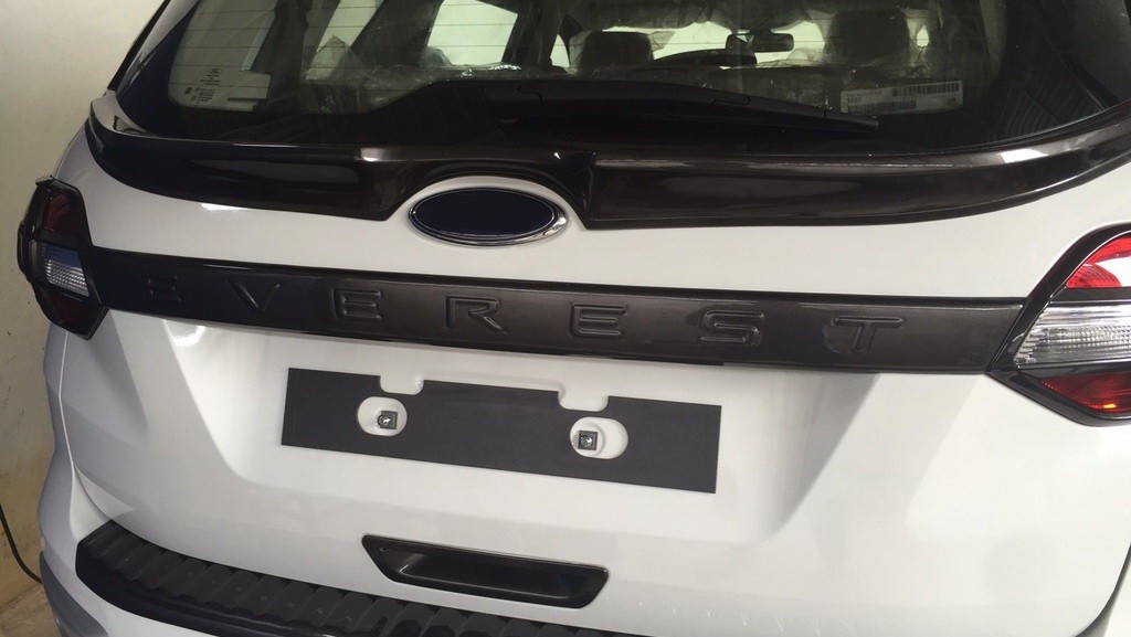 คิ้วฝากระโปรงท้าย (V.1)