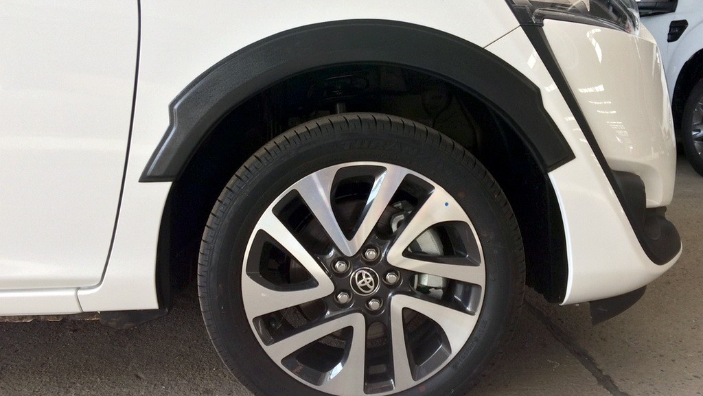 คิ้วล้อ