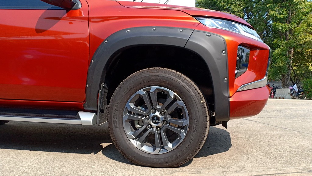 คิ้้วล้อ (V.5) 6" 6 ชิ้น มีน๊อต