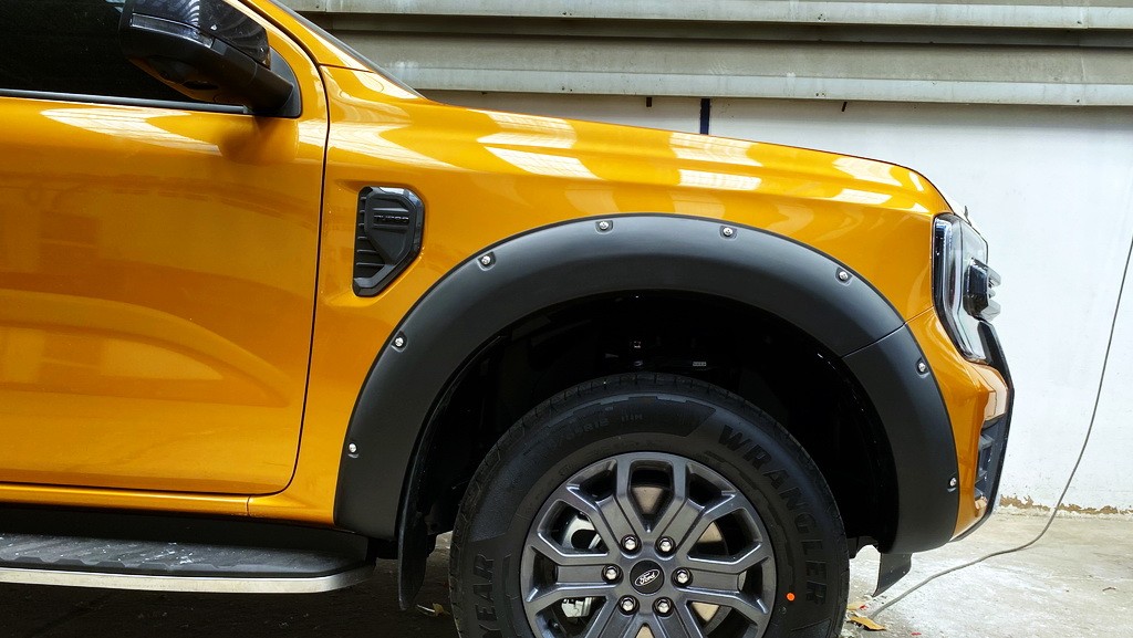 คิ้วล้อ (V.10) 6 ชิ้น 6 นิ้ว มีน๊อต สำหรับรุ่น WT