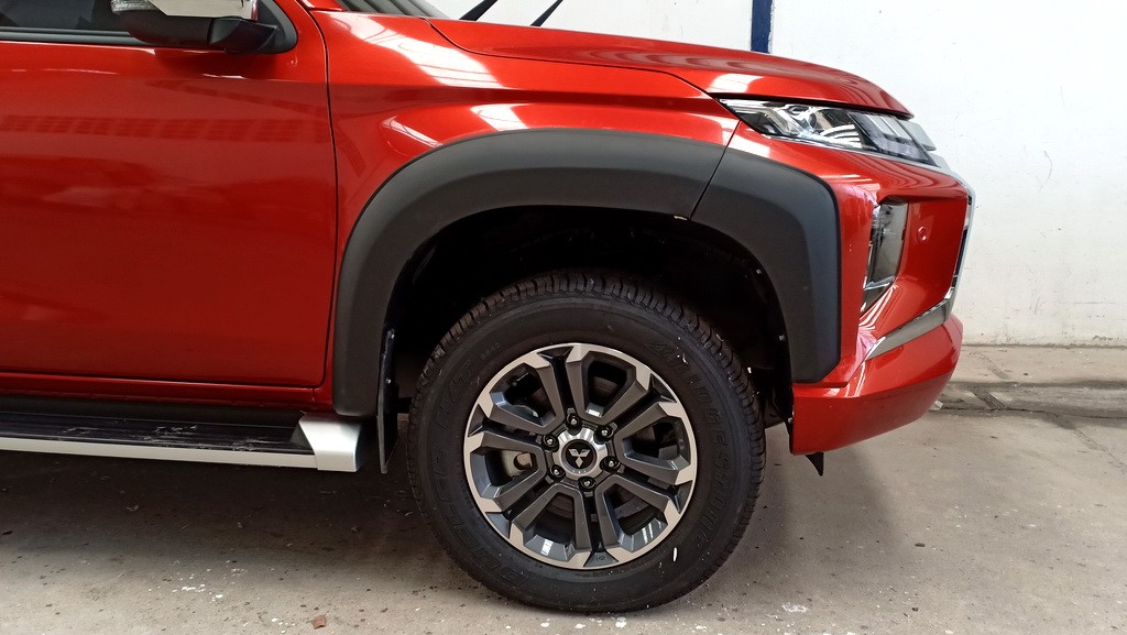 คิ้วล้อ (V.1) 6" 6 ชิ้น  สำหรับใส่กับเกิร์ตหน้าทรงห้าง