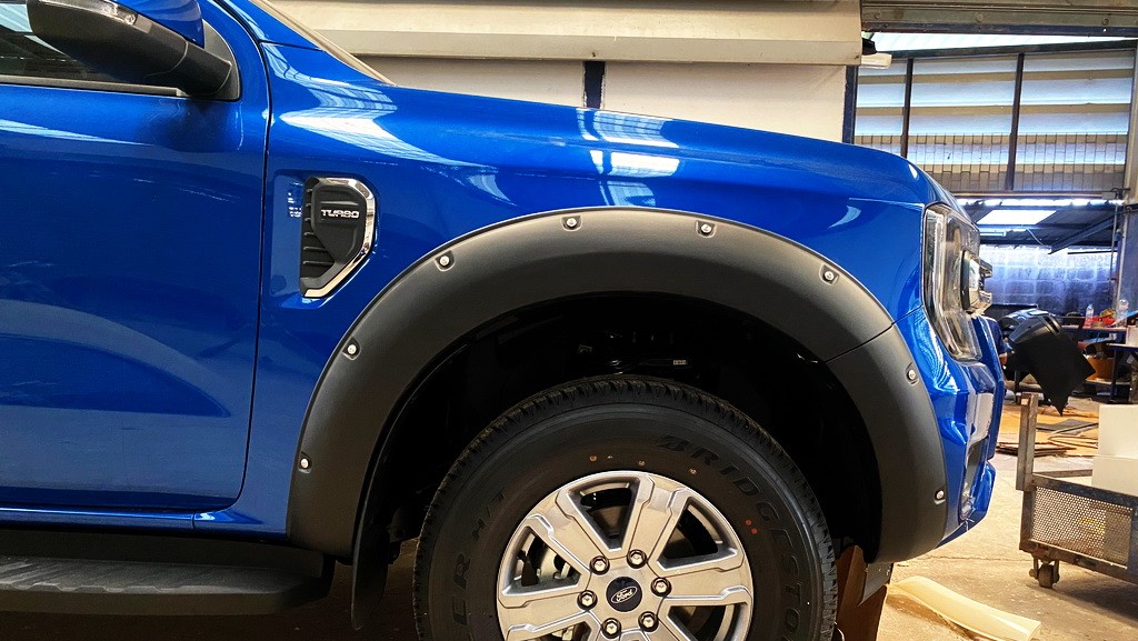 คิ้วล้อ (V.10) 6 ชิ้น 6 นิ้ว มีน๊อต สำหรับรุ่น XLT