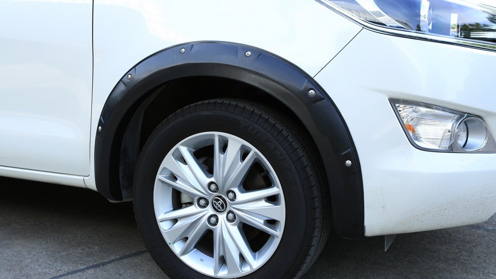 คิ้วล้อ (มีน๊อต)