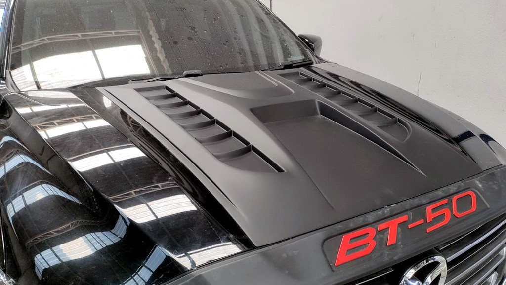 คิ้วฝากระโปรงหน้า