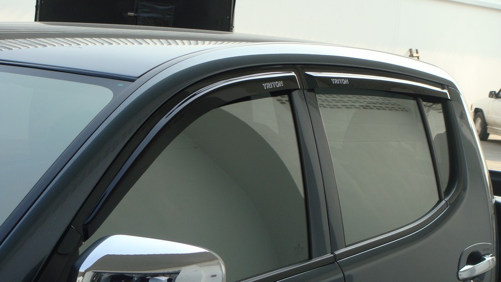 กันสาดประตู (โมล์เล็ก)