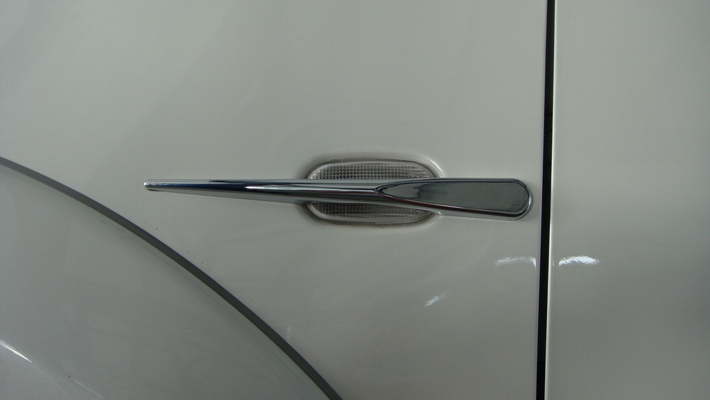 ครอบไฟเลี้ยว