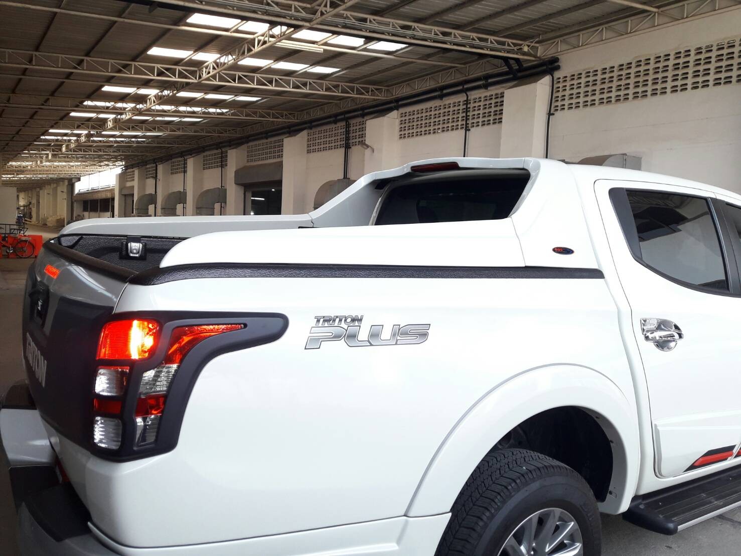 โรบาร์ (รุ่น 4 ประตู)