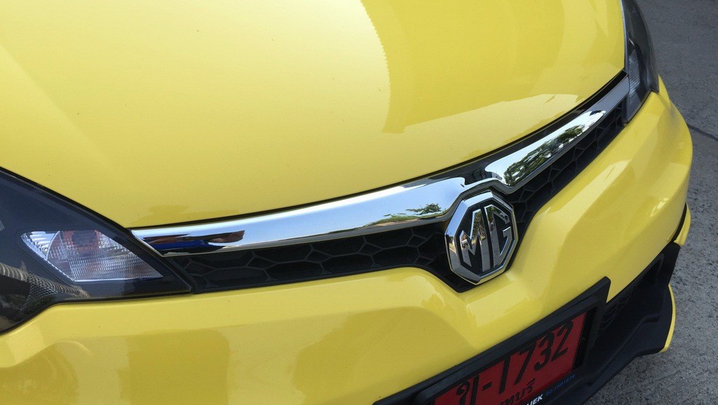 คิ้วกระจังหน้า