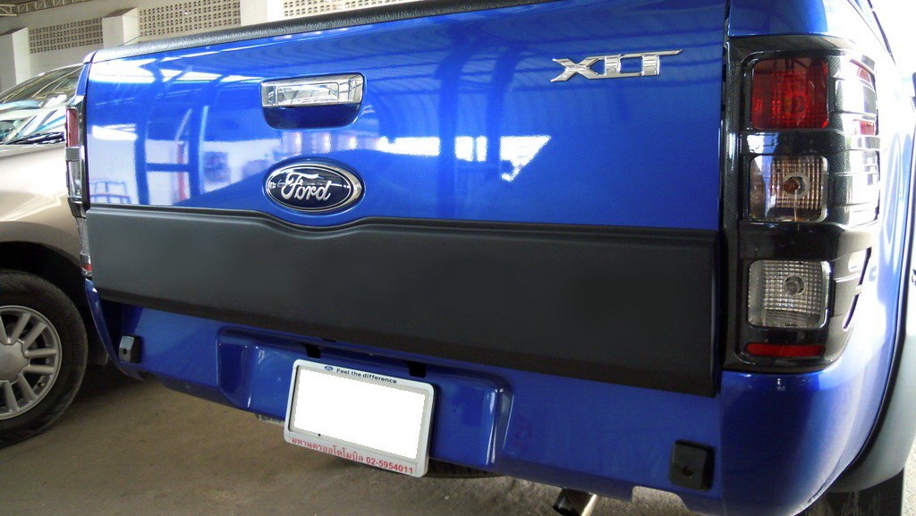 แผ่นปิดท้ายกระบะ (ตัวล่าง)