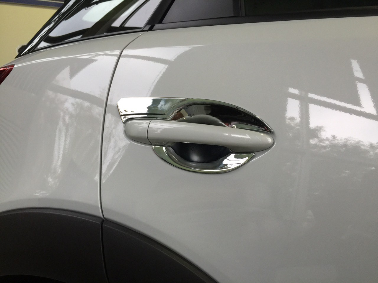 ถาดรองมือเปิดประตู