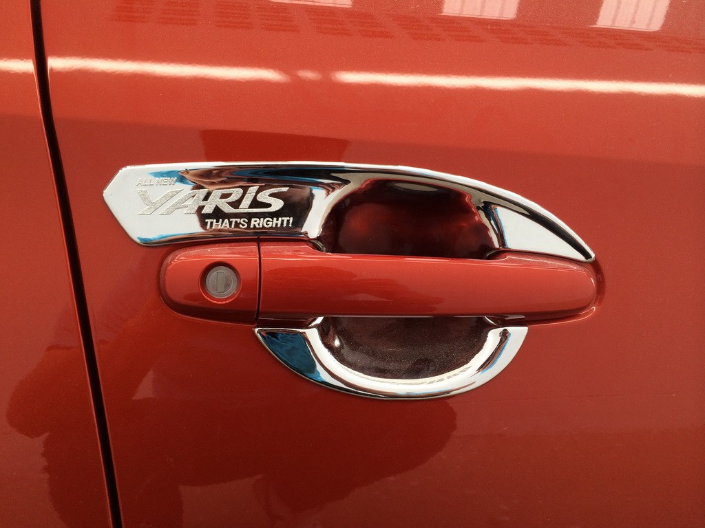 ถาดรองมือเปิดประตู