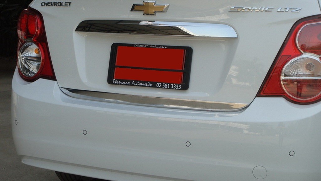 คิ้วฝากระโปรงท้าย (ตัวล่าง)