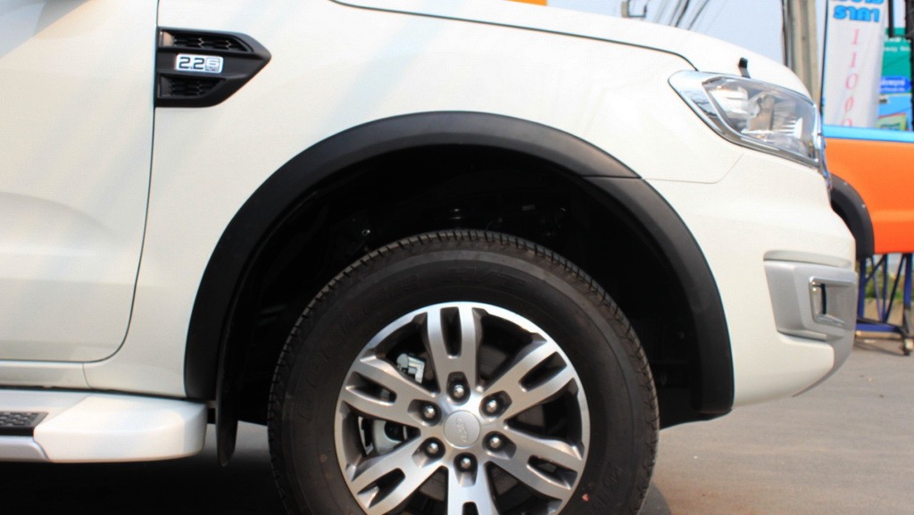 คิ้วล้อ (V.8) 6 ชิ้น 3 นิ้ว