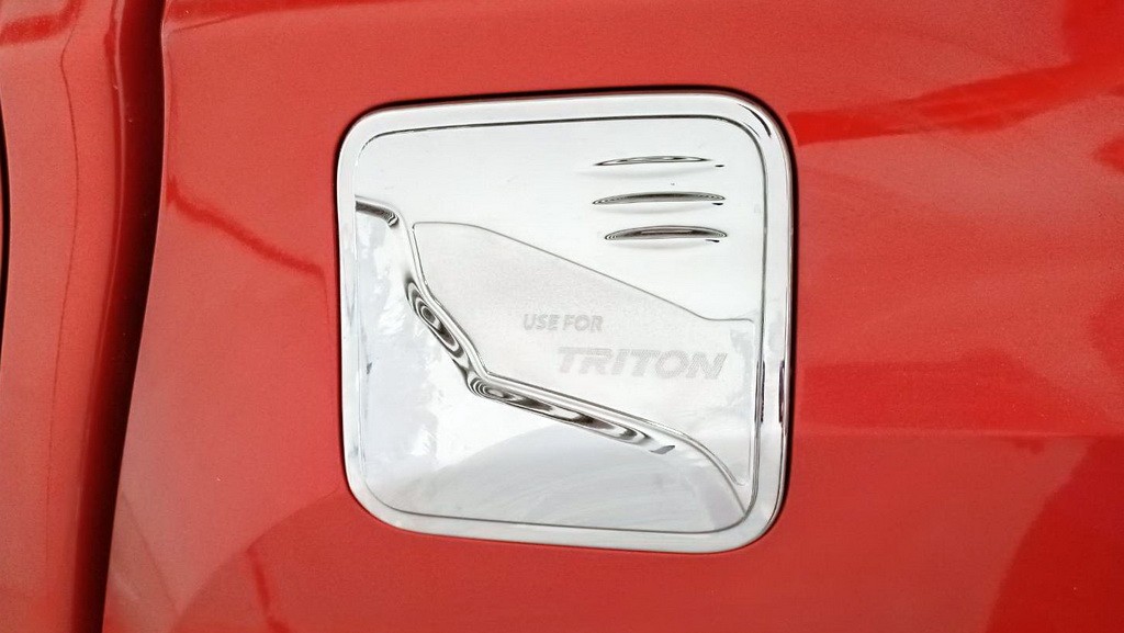 ครอบฝาถังน้ำมัน (สำหรับรถรุ่น 4 ประตู)