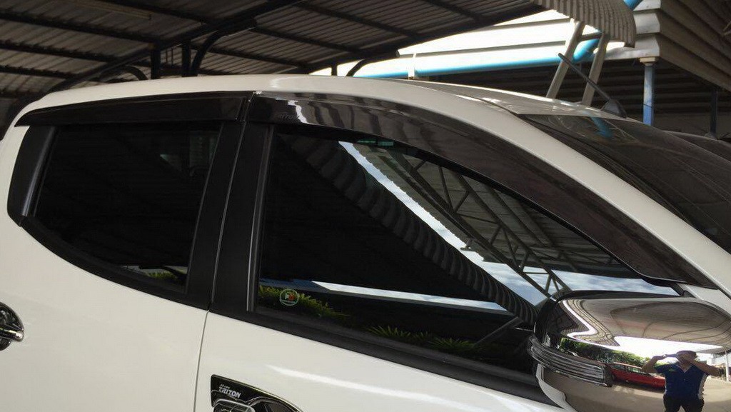 กันสาดประตู (โมล์ฉีด)