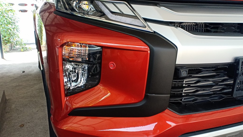 คิ้วกันชนหน้า (4 ชิ้น)