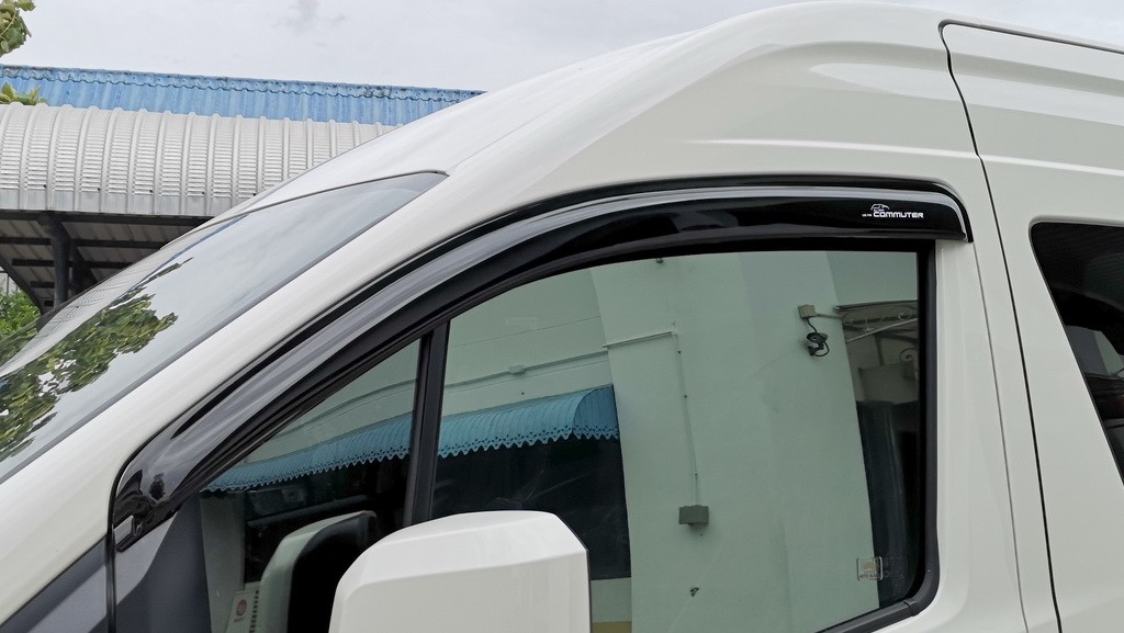 กันสาดประตู (โมล์เล็ก)