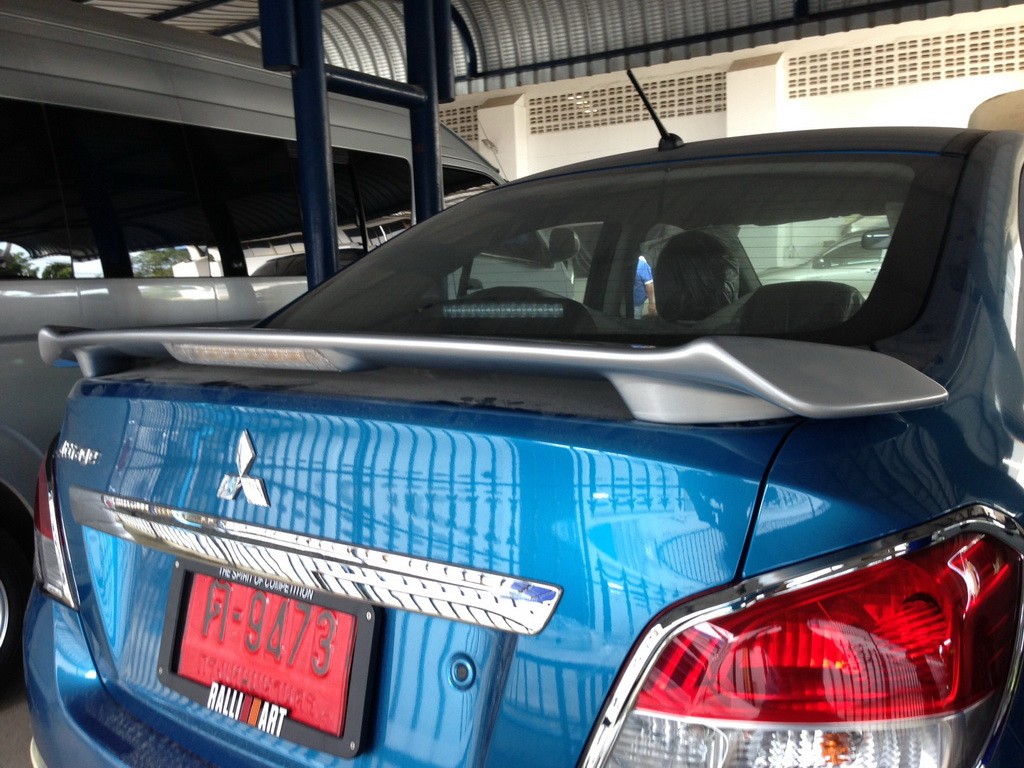 สปอยเลอร์ (แบบยก) มีไฟเบรค