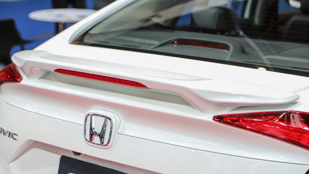 สปอยเลอร์ (หลัง) ทรงห้าง มีไฟเบรค