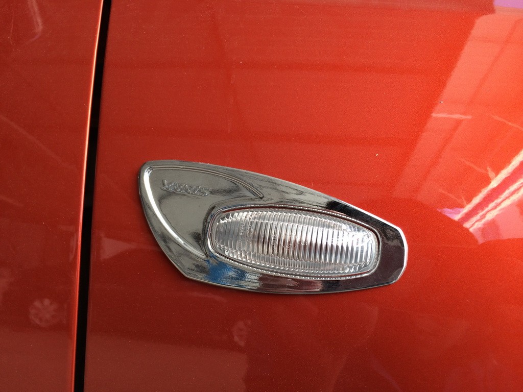 ครอบไฟเลี้ยว