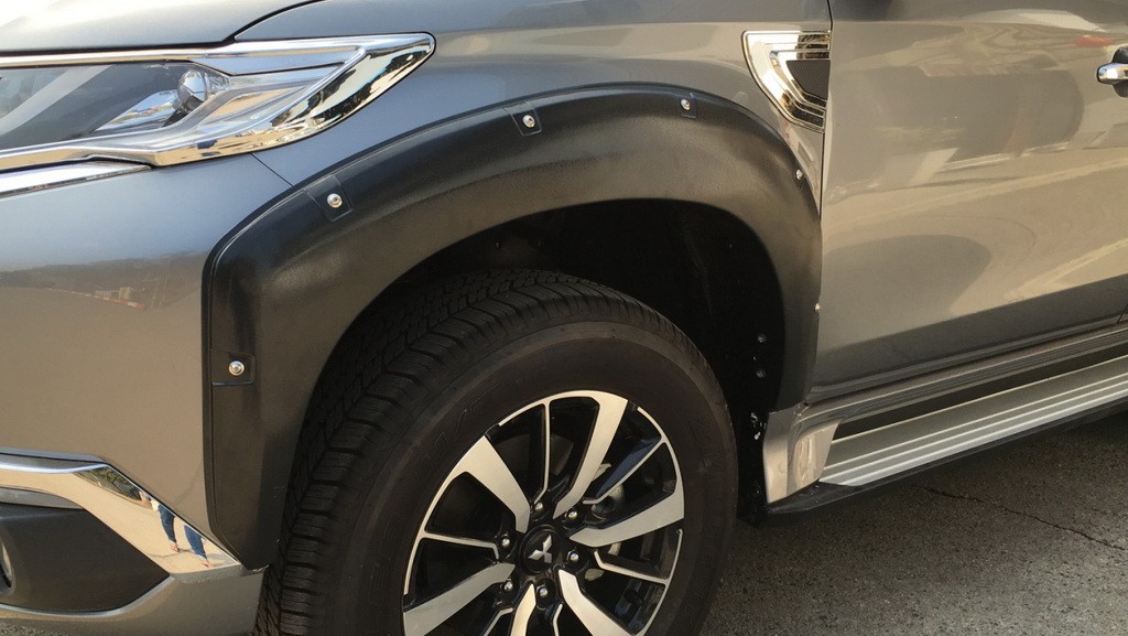 คิ้วล้อ (V.2) 6 ชิ้น มีน๊อต