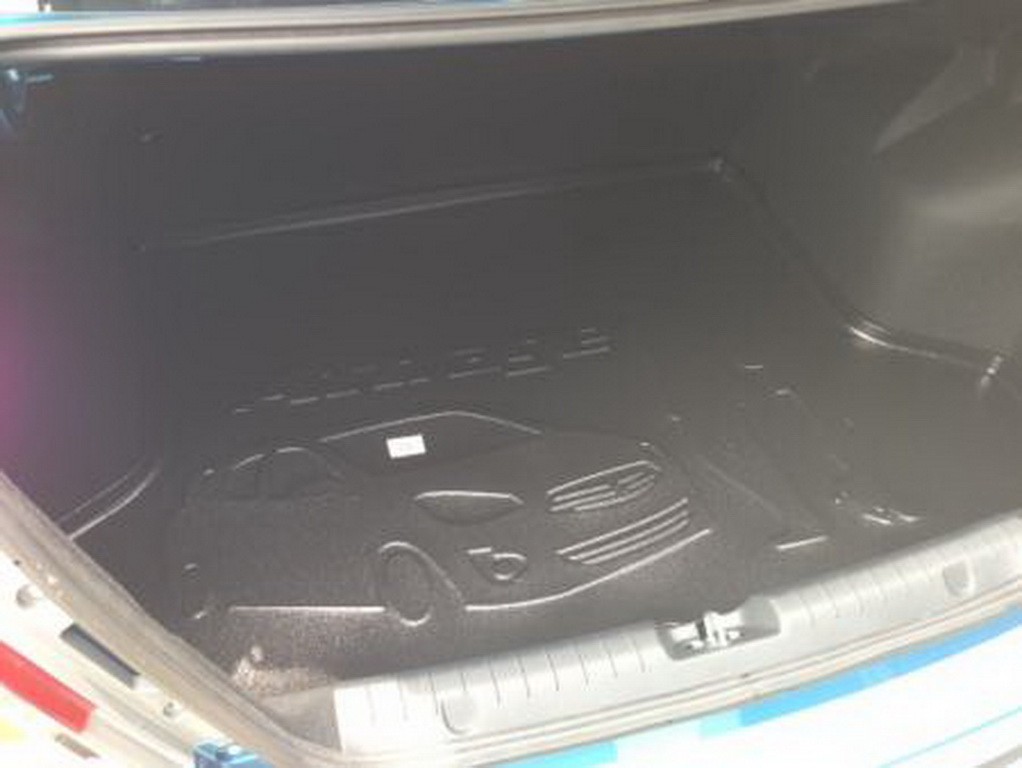 ถาดวางของท้ายรถ