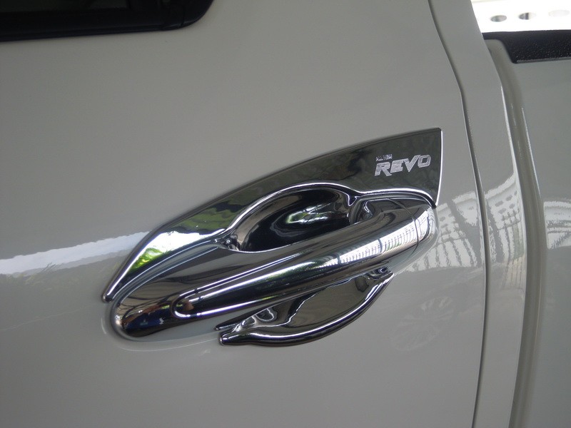 ถาดรองมือเปิดประตู