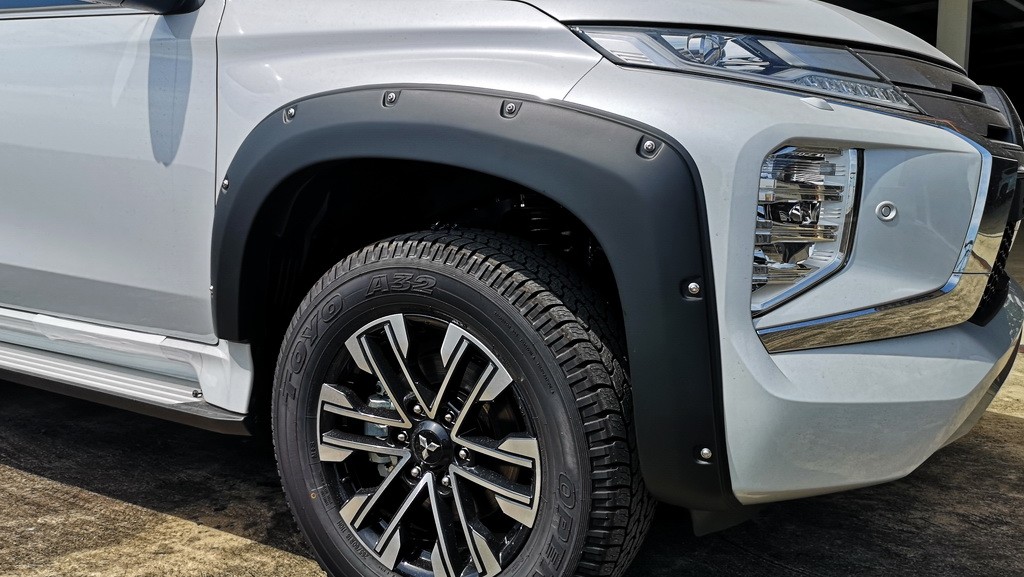 คิ้วล้อ (V.2) 6 ชิ้น มีน๊อต