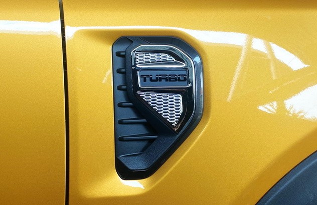 ครอบแก้มข้าง