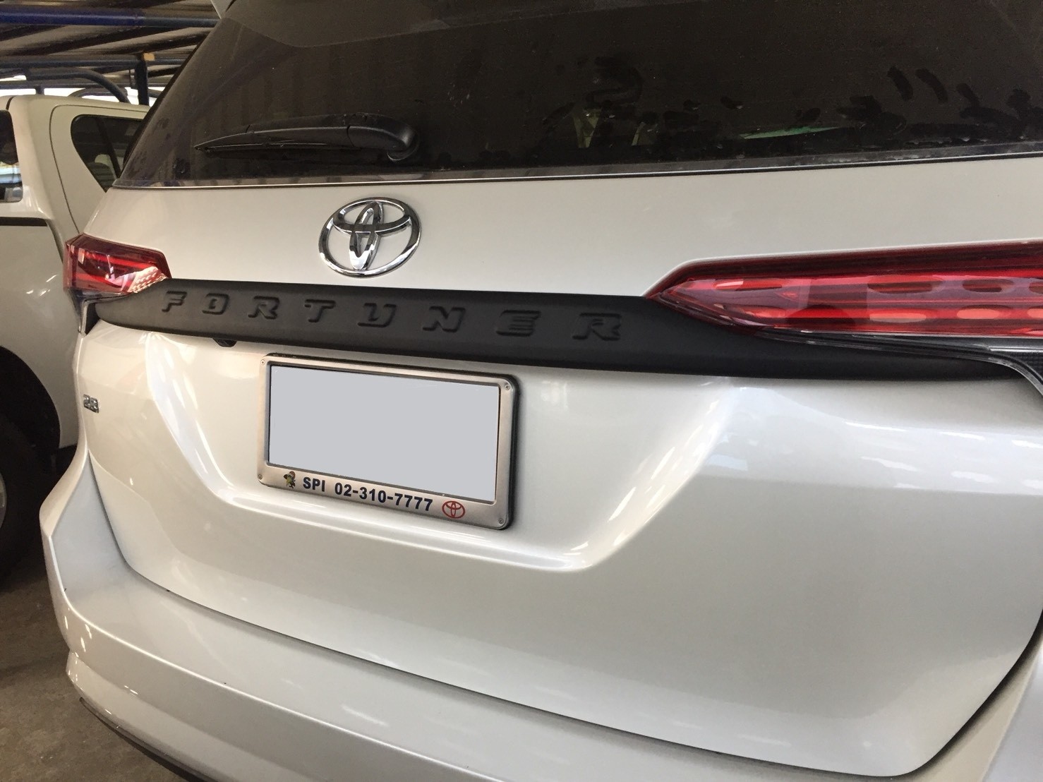 คิ้วฝากระโปรงท้าย (V.1)