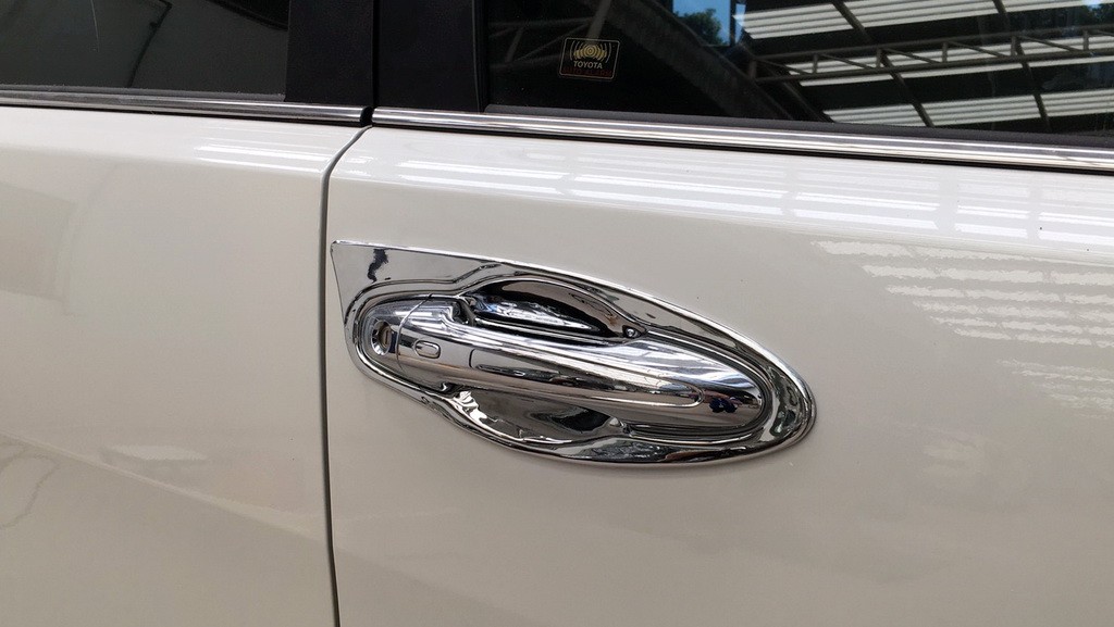 ถาดรองมือเปิดประตู