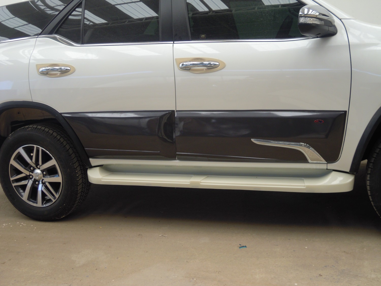 กาบข้างประตู (V.1)