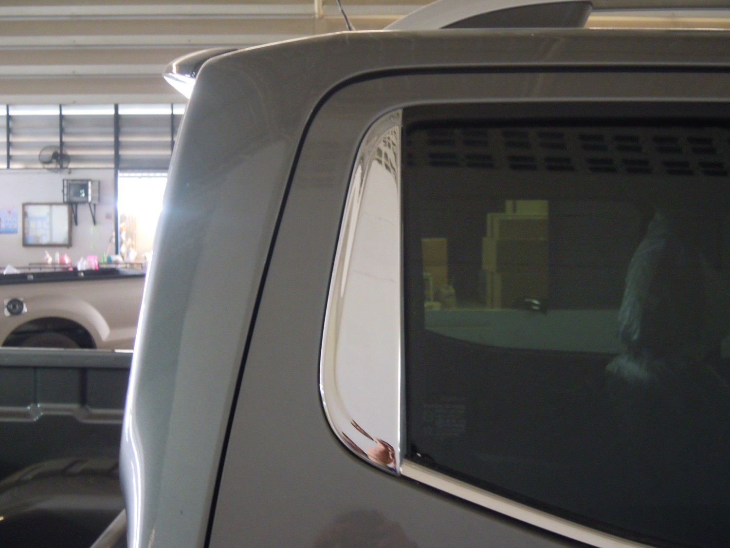 ครอบเสาประตูหลัง