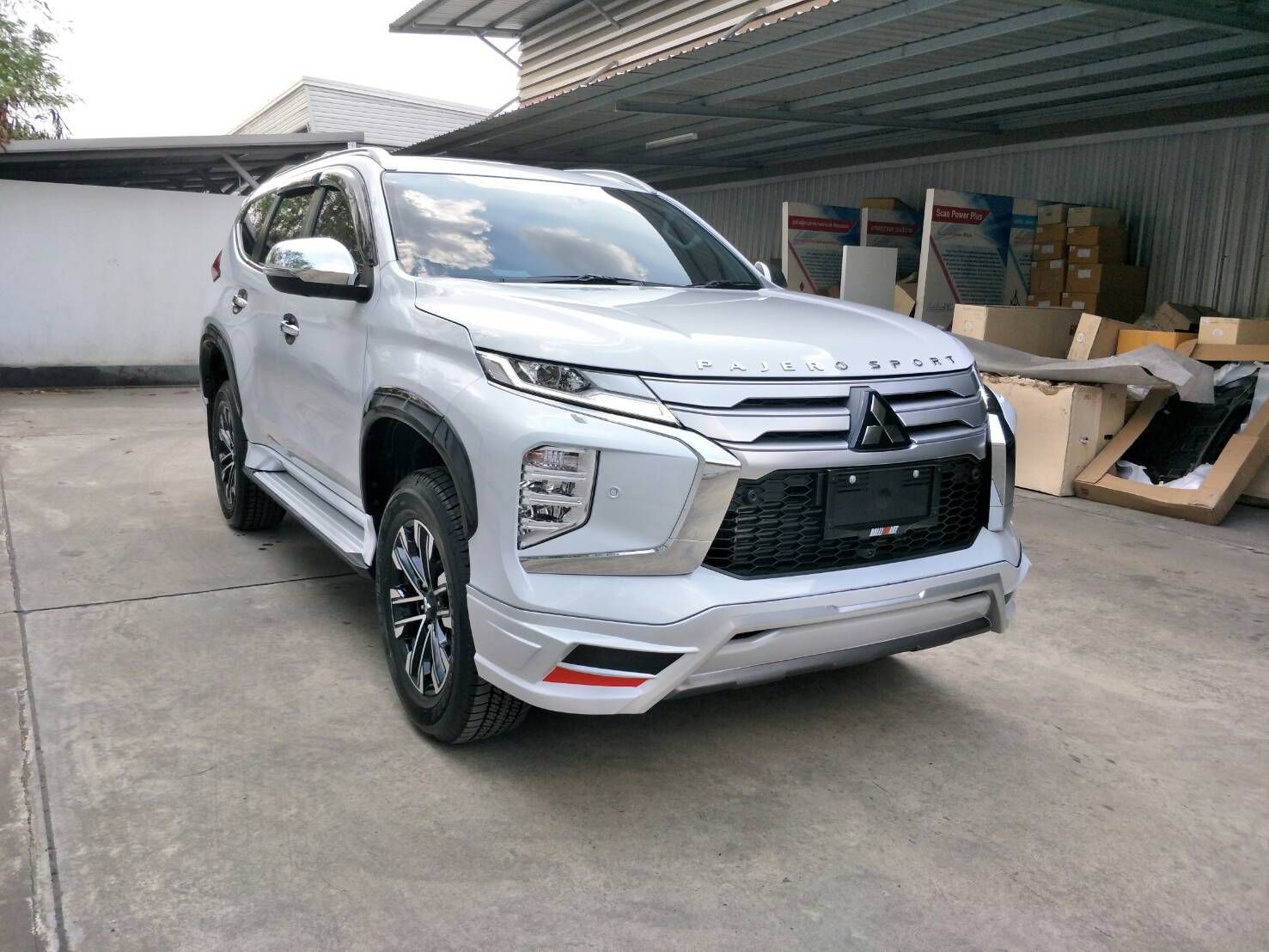 สเกิร์ต(หน้า+ท้าย) มีโลโก้ พร้อมท่อหลอก