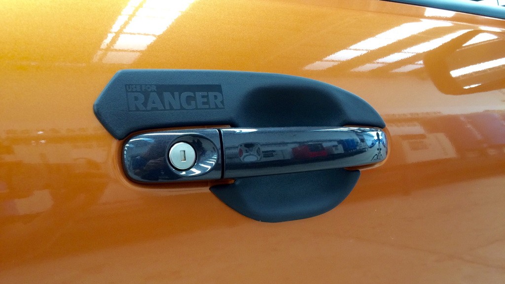 ถาดรองมือเปิดประตู (ผิวดำ)