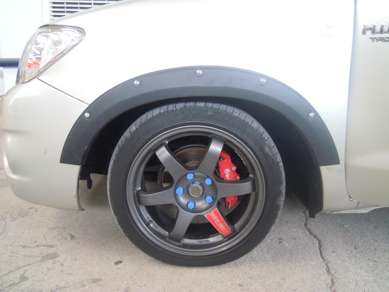 คิ้วล้อ (V.3) มีน๊อต 3 นิ้ว 4 ชิ้น ,