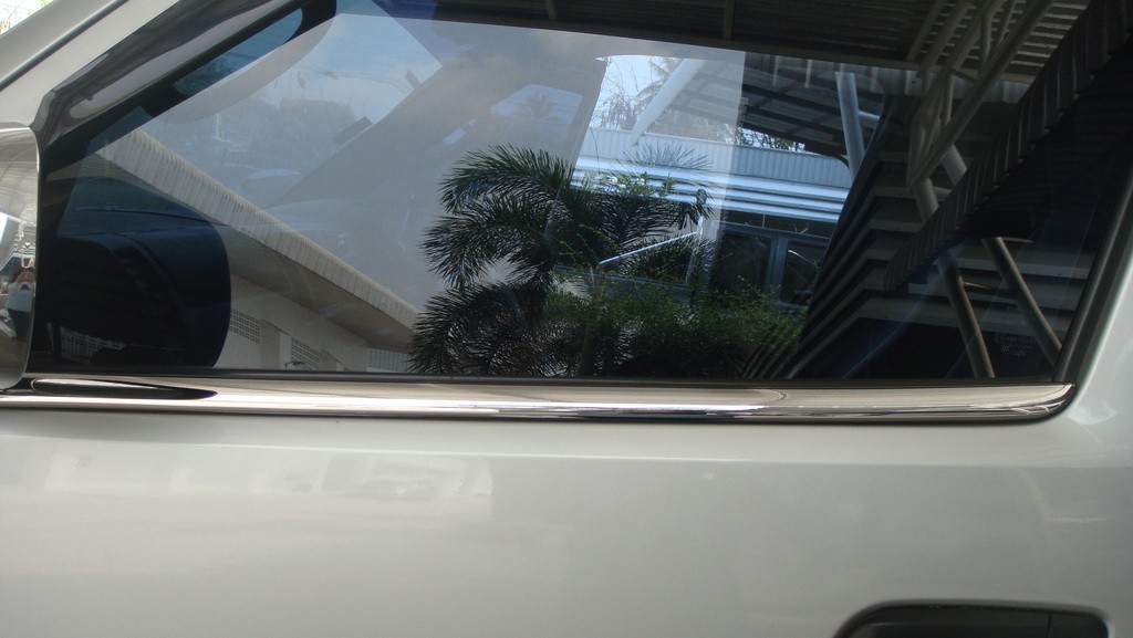 คิ้วขอบกระจก (V.1)