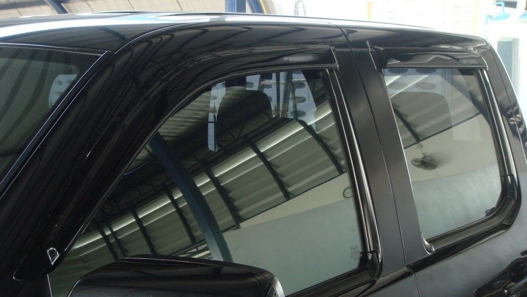 กันสาดประตู (โมเล็ก)