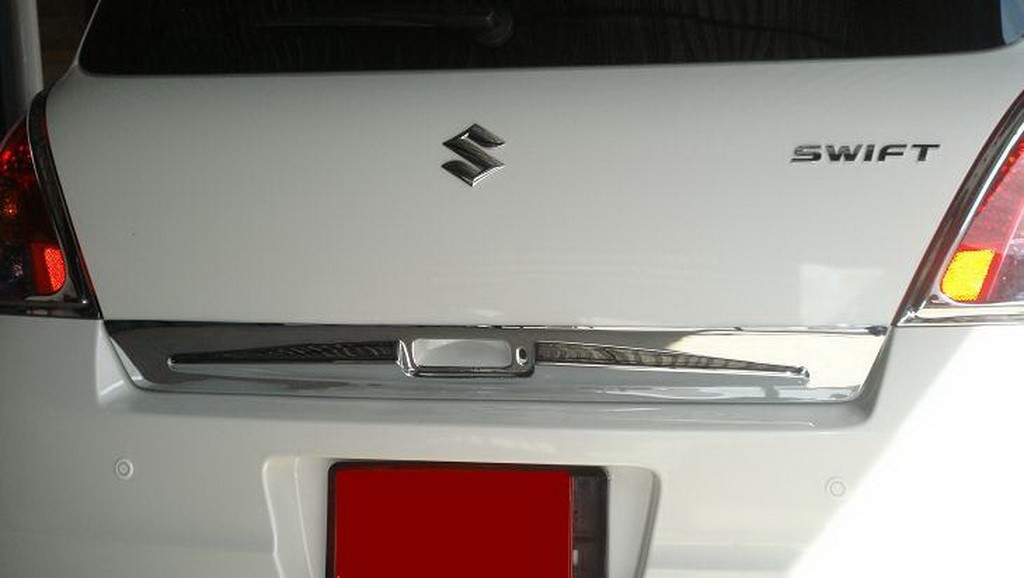 คิ้วฝากระโปรงท้าย