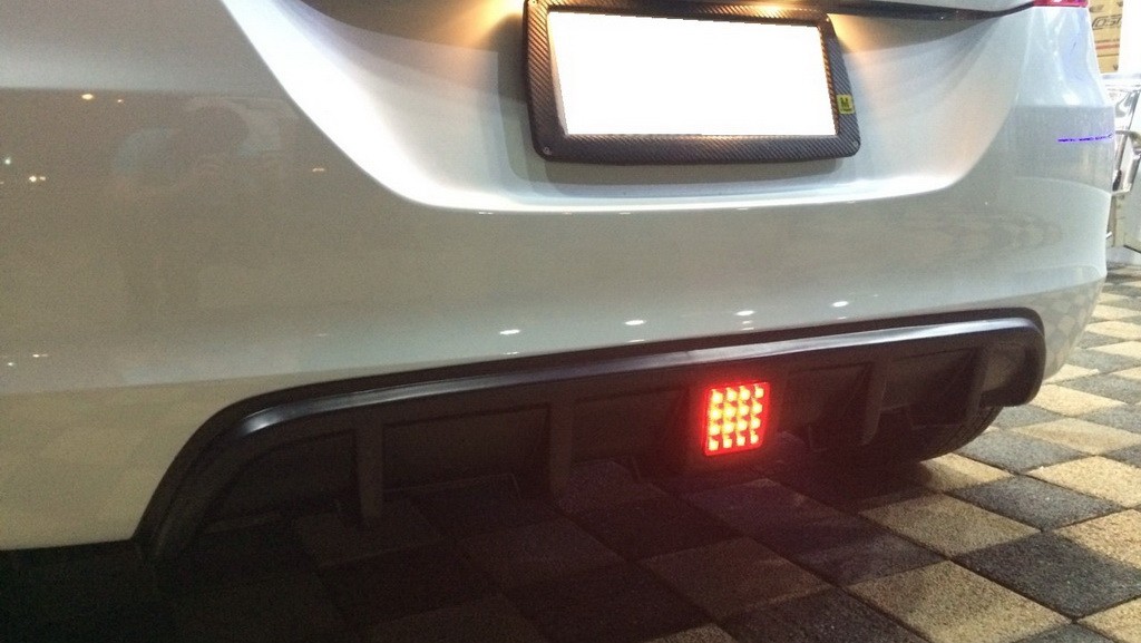 แผ่นปิดท้าย พร้อมไฟ LED