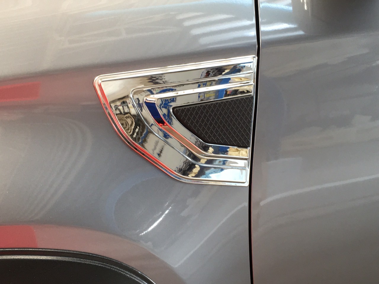 ครอบแก้มข้าง