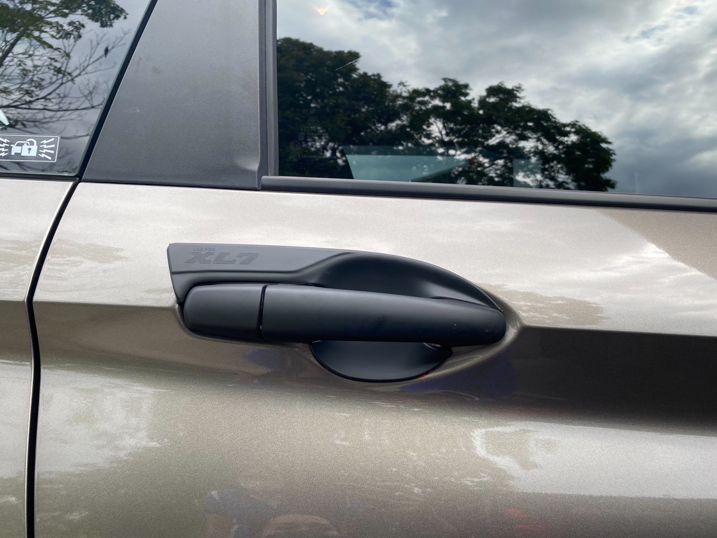 ถาดรองมือเปิดประตู