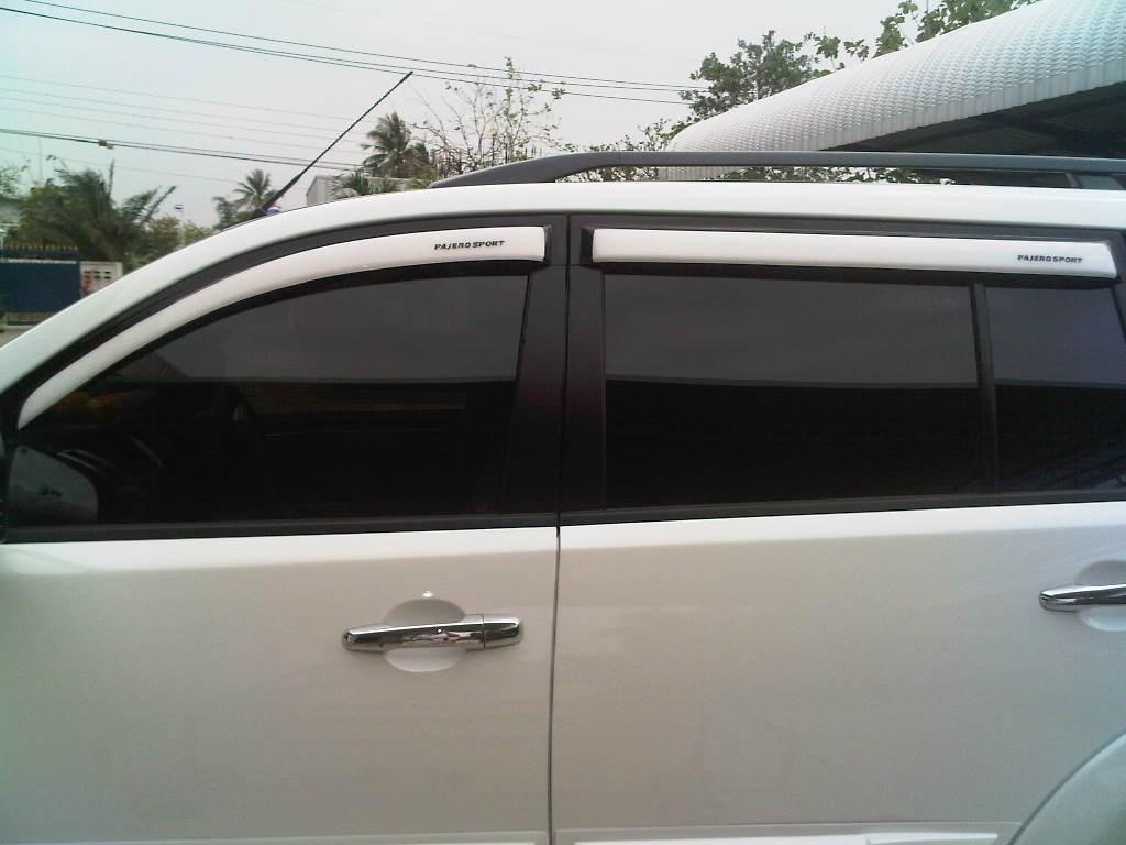 กันสาดประตู (โมล์เล็ก)