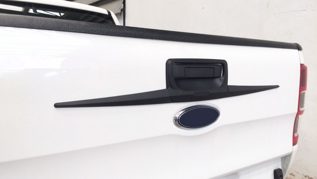 คิ้วฝาท้ายกระบะ (ตัวบน) ผิวดำ