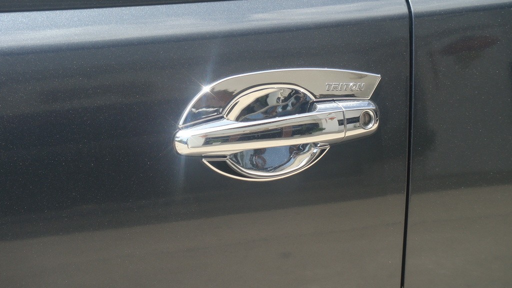 ถาดรองมือเปิดประตู