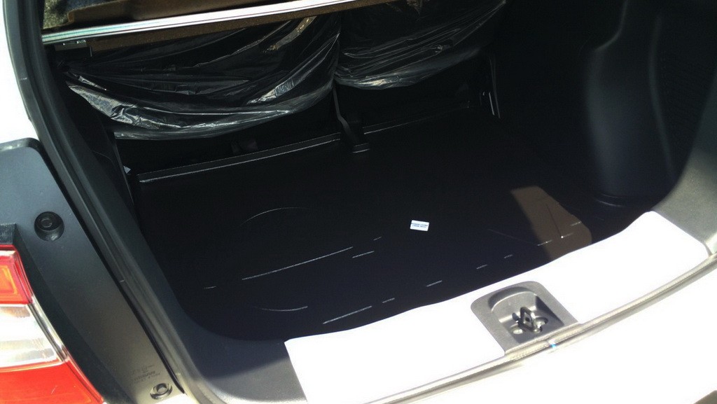 ถาดวางของท้ายรถ