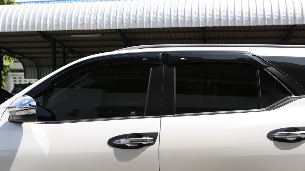 กันสาดประตู