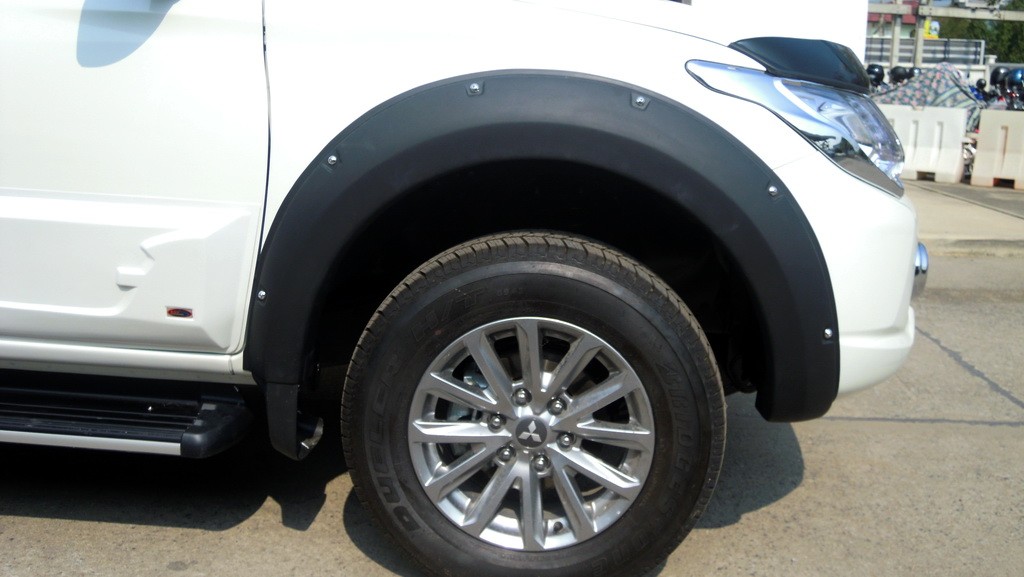 คิ้วล้อ (V.2) 4 ชิ้น 7 นิ้ว มีน๊อต