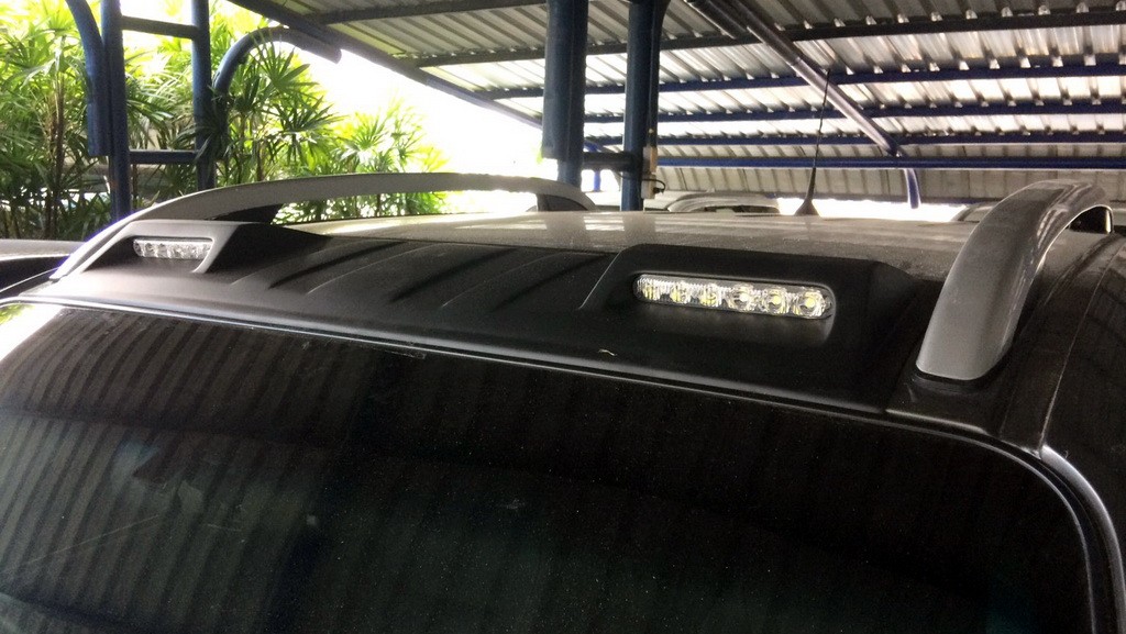 แก๊บหลังคามีไฟ LED